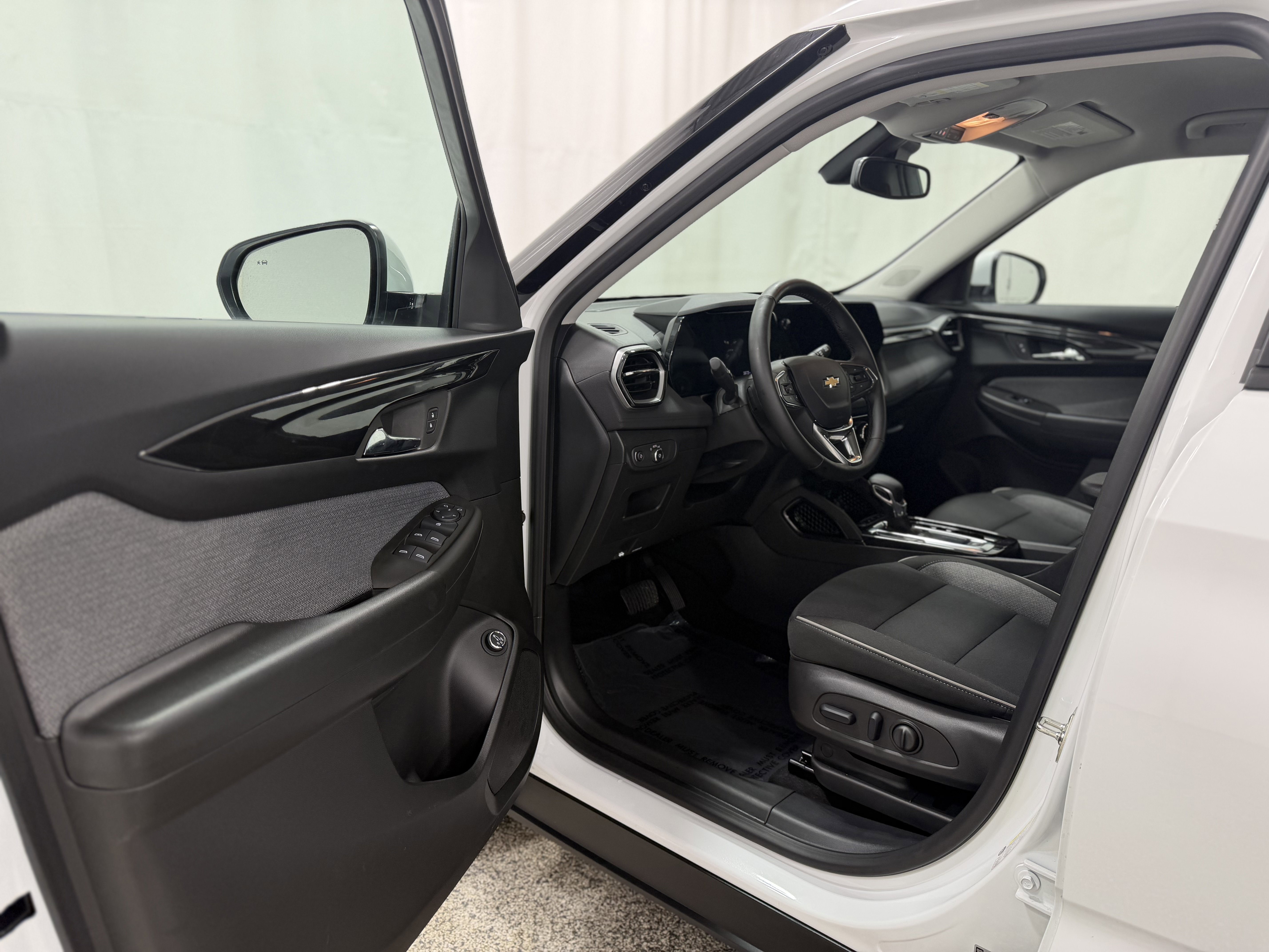 Used 2026 Chevrolet TrailBlazer LT w/ Convenience Package image 12