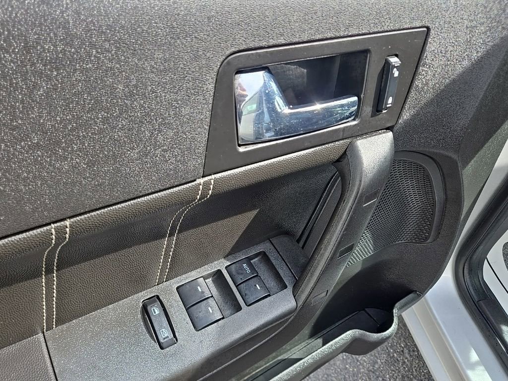 Used 2009 Ford Focus SEL image 14