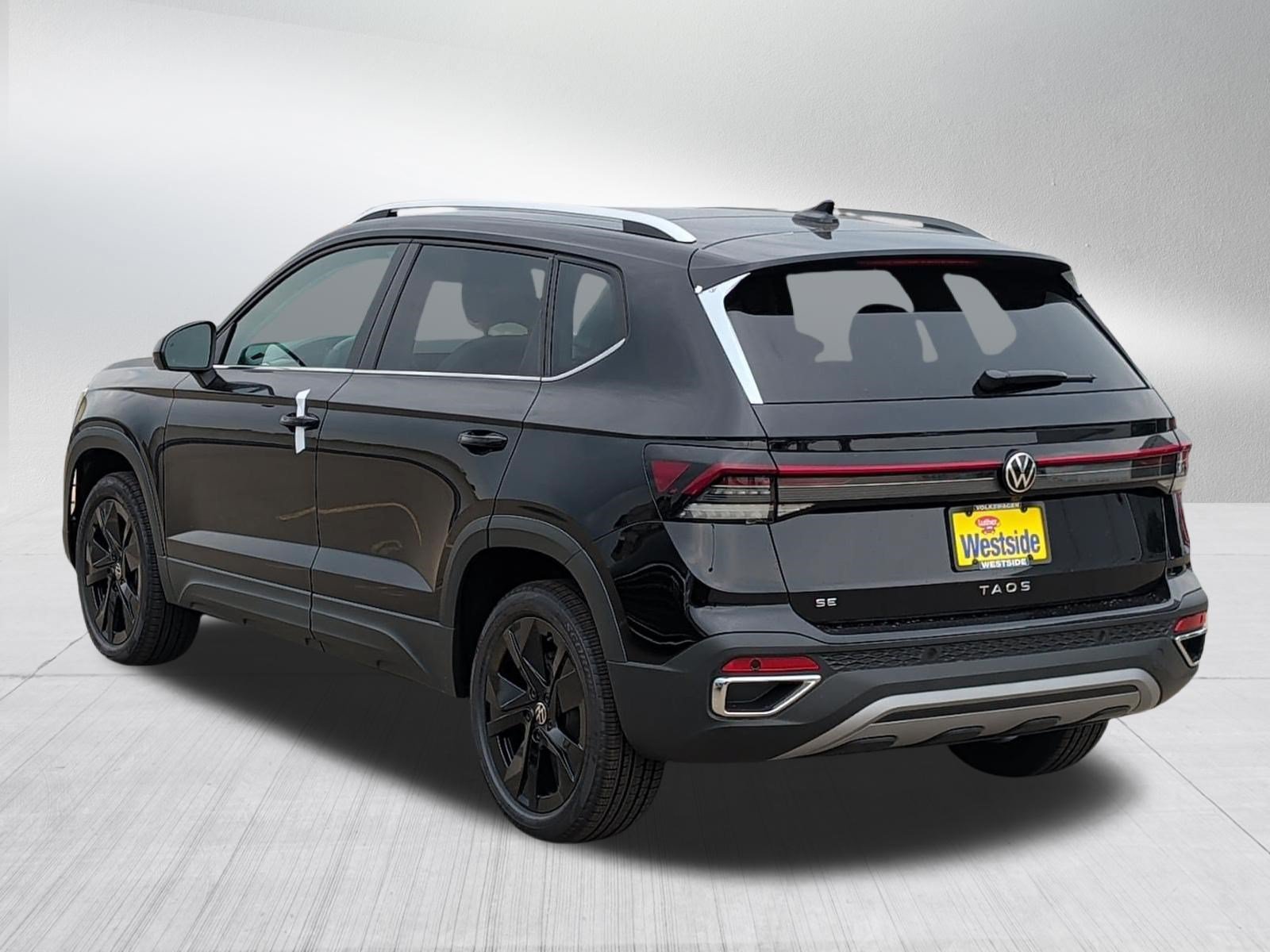 New 2026 Volkswagen Taos SE FWD image 2