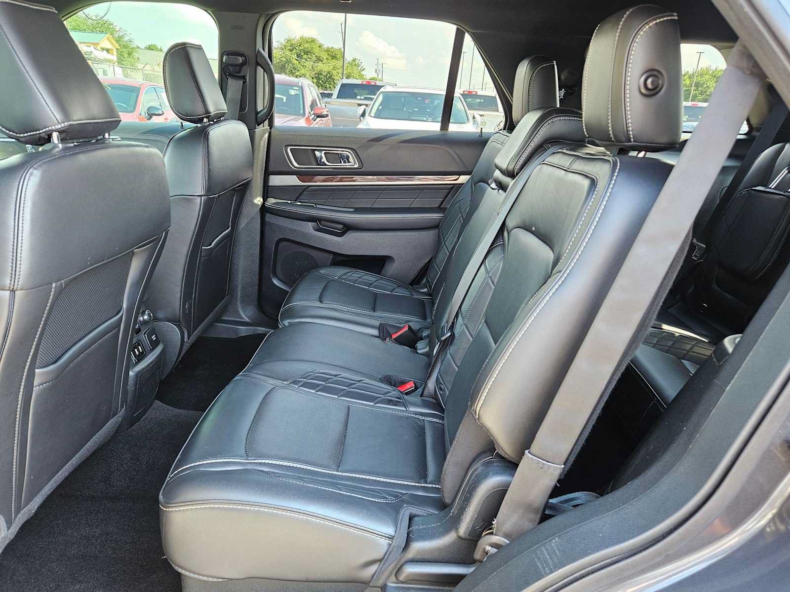 Used 2018 Ford Explorer Platinum AWD/4WD image 19