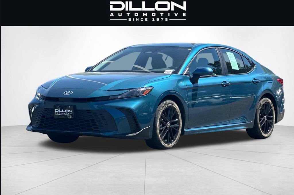Used 2025 Toyota Camry SE FWD image 8