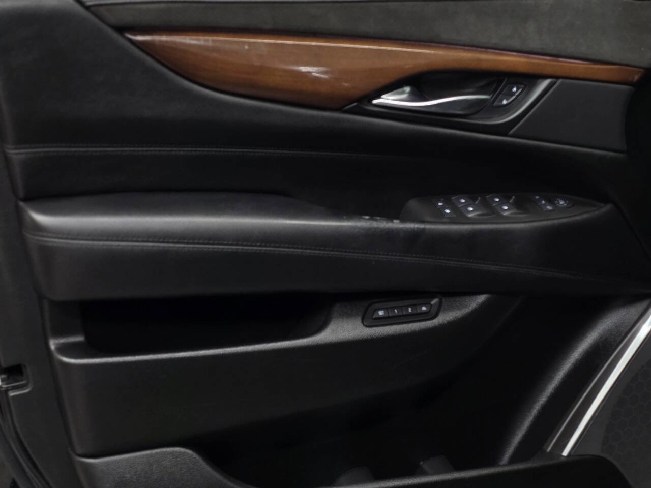 Used 2016 Cadillac Escalade ESV Luxury image 12