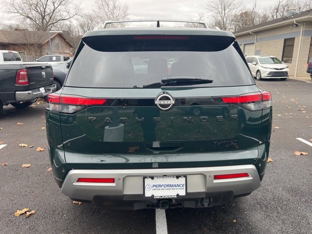 Used 2024 Nissan Pathfinder Platinum image 3