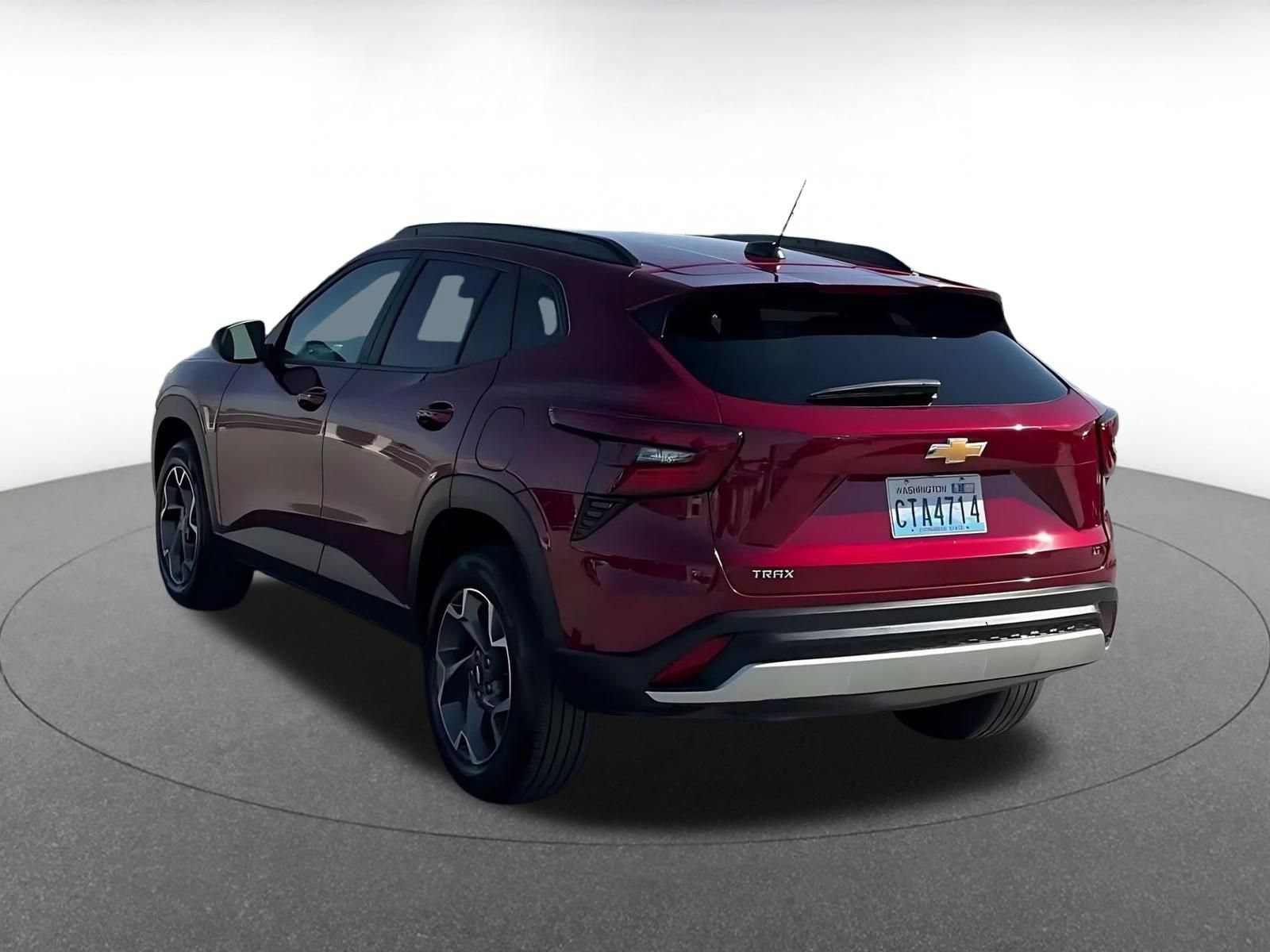 Used 2025 Chevrolet Trax LT w/ LT Convenience Package FWD image 9