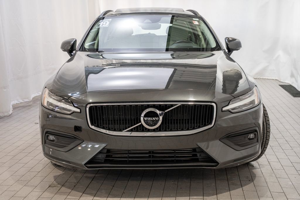 Used 2019 Volvo V60 T5 Momentum image 2