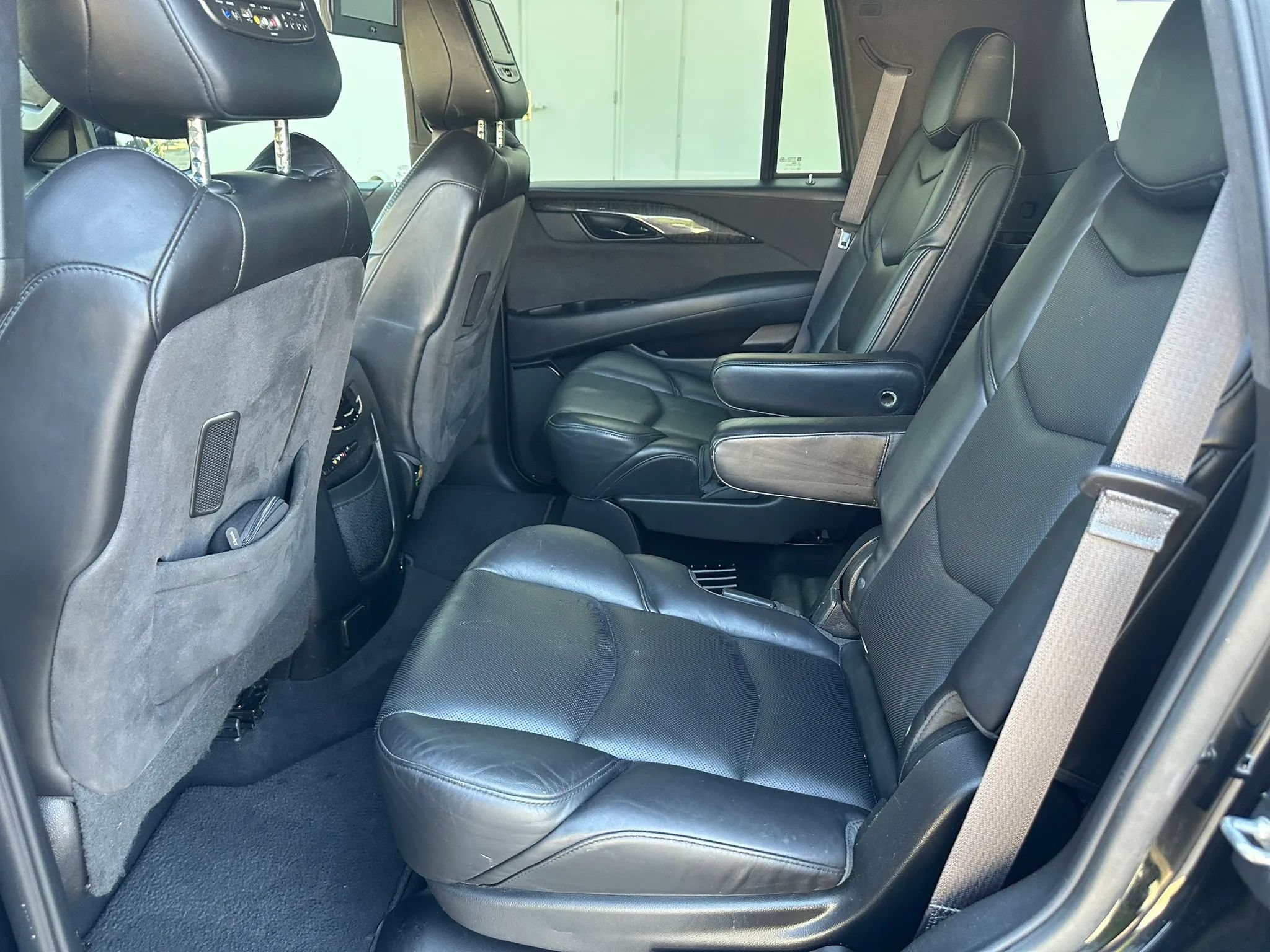 Used 2015 Cadillac Escalade Platinum AWD/4WD image 16
