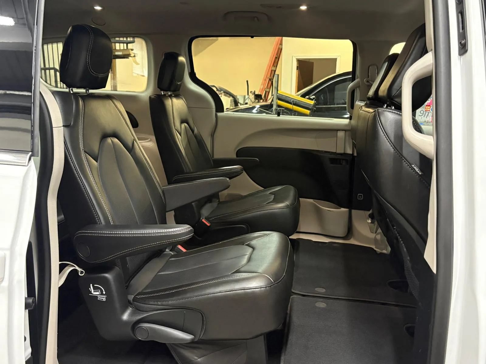 Used 2021 Chrysler Voyager Lxi FWD image 21