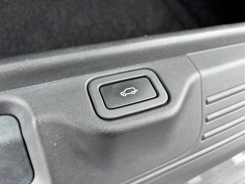 Used 2014 Land Rover Range Rover Long Wheelbase Supercharged AWD/4WD image 17