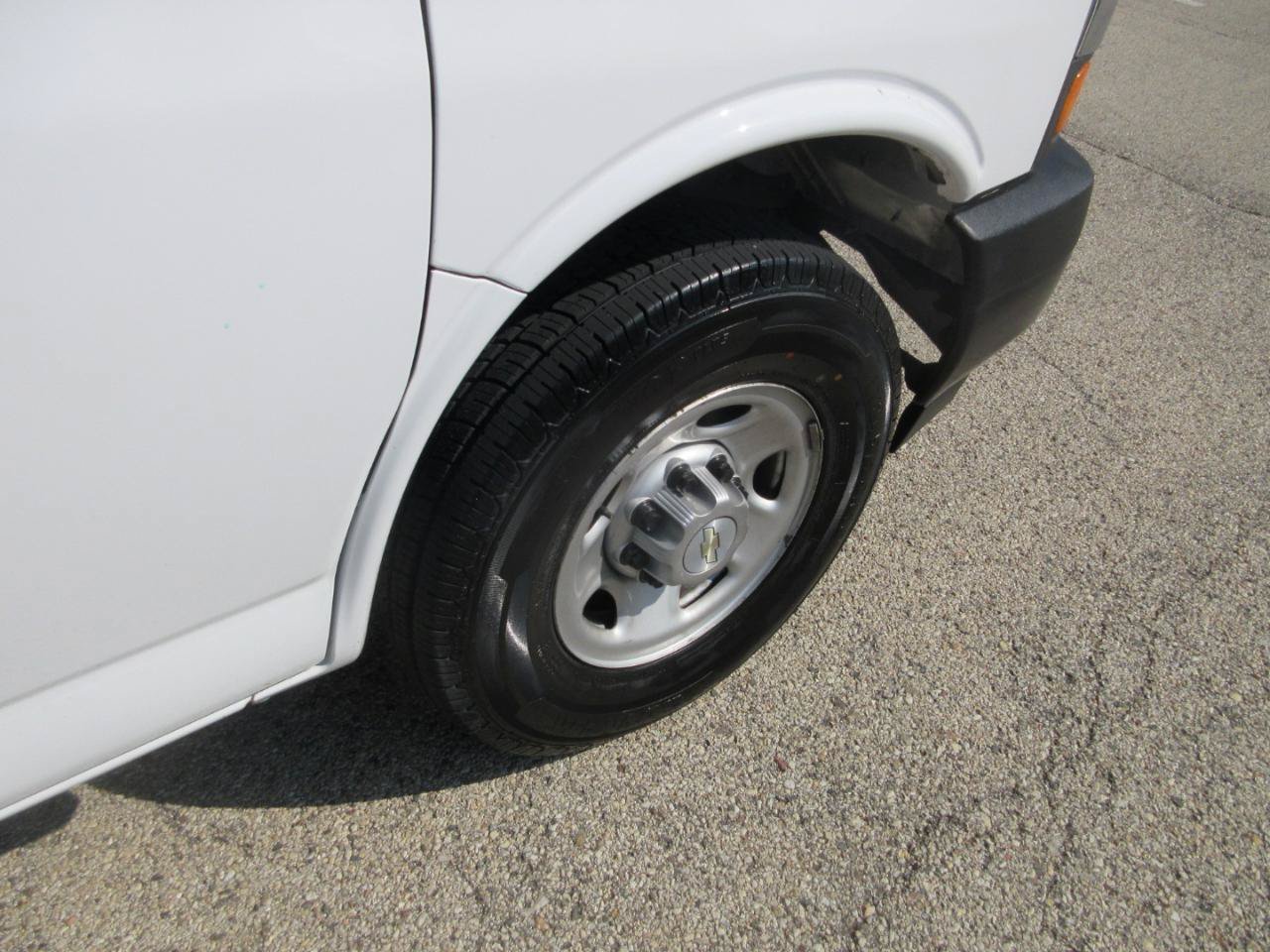 Used 2021 Chevrolet Express 2500 w/ Driver Convenience Package RWD image 12