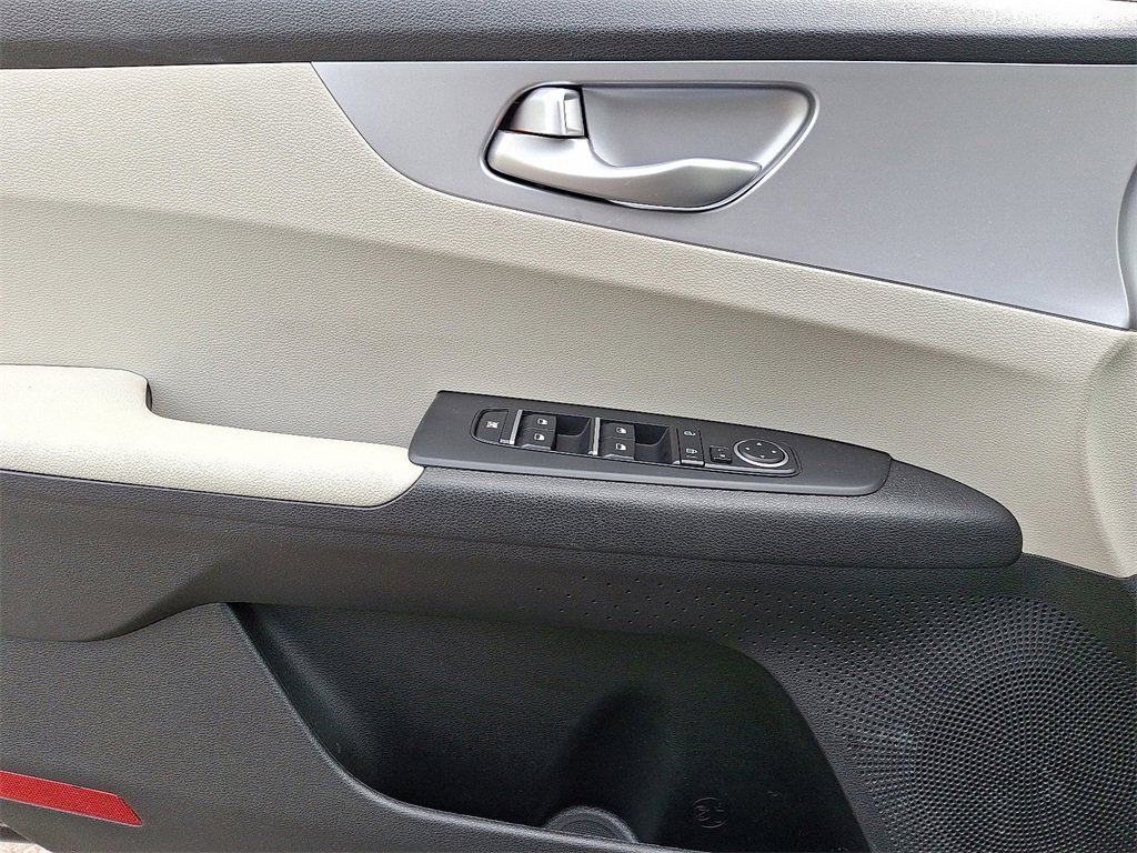 Used 2023 Kia Forte LXS w/ LXS Technology Package image 13