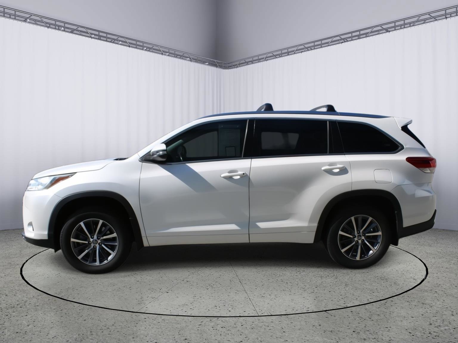 Used 2017 Toyota Highlander XLE image 5