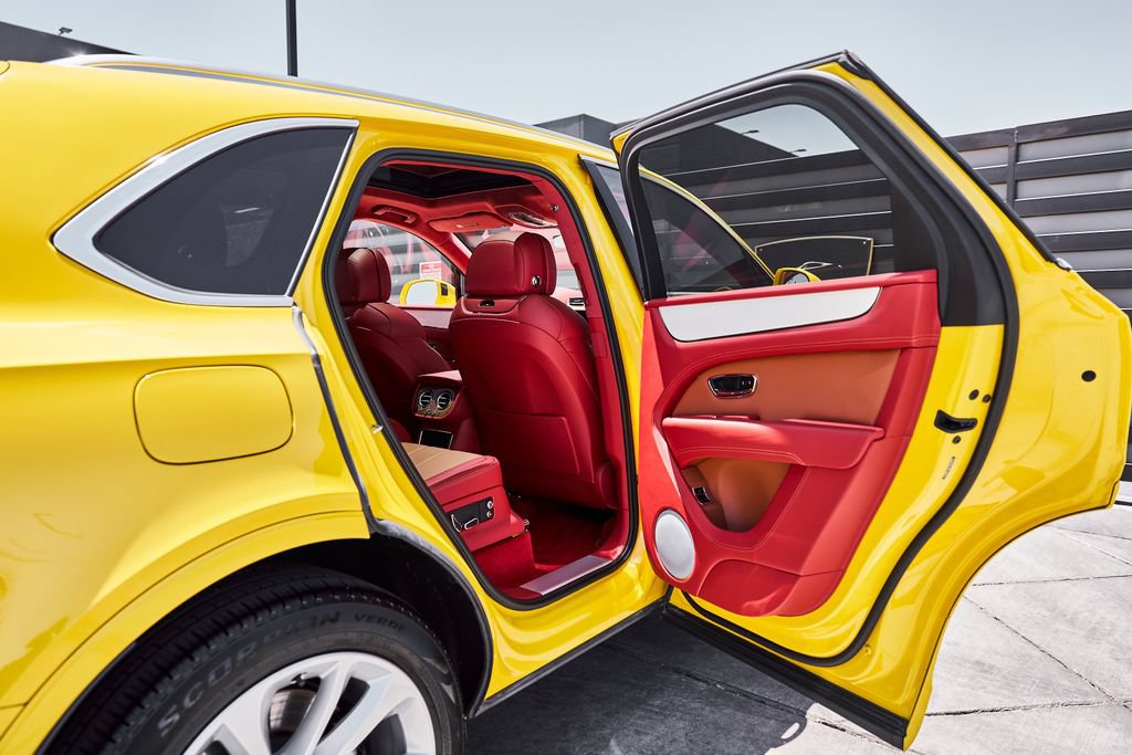 Used 2023 Bentley Bentayga AWD/4WD image 24