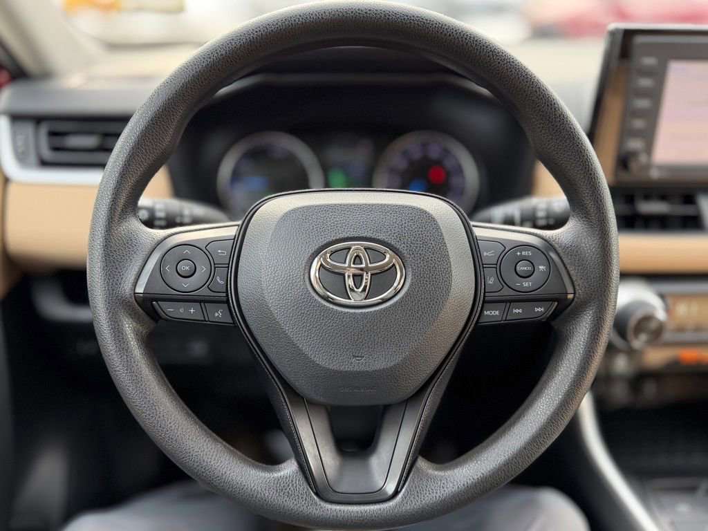 Used 2021 Toyota RAV4 XLE image 11