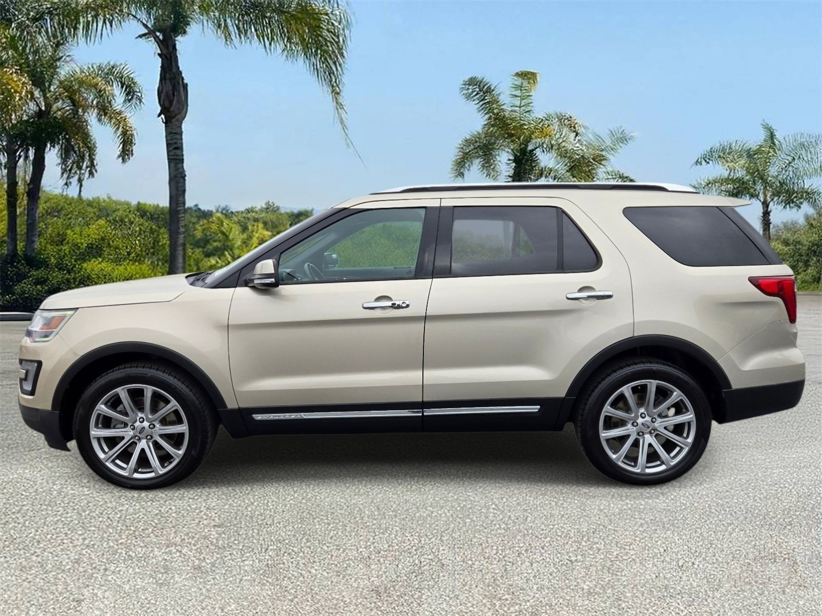 Used 2017 Ford Explorer Limited FWD image 2
