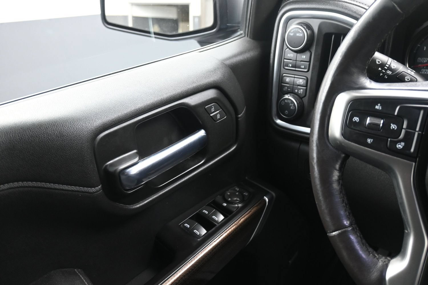 Used 2020 Chevrolet Silverado 1500 LT Trail Boss AWD/4WD image 28