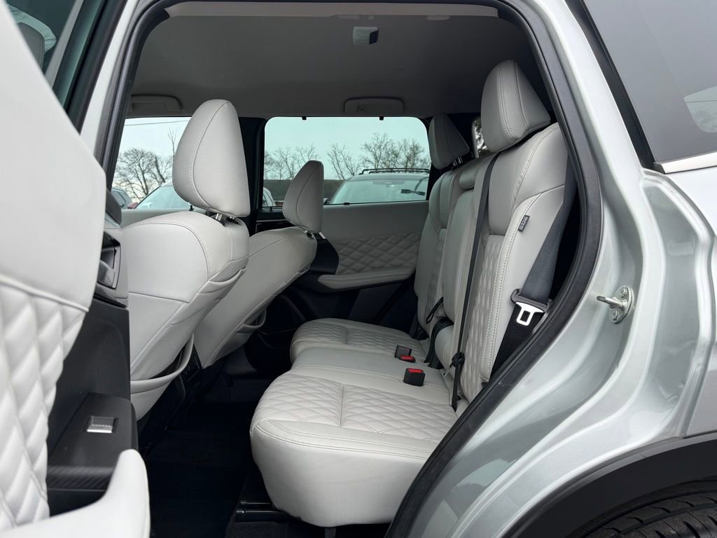 Used 2023 Mitsubishi Outlander SEL image 16