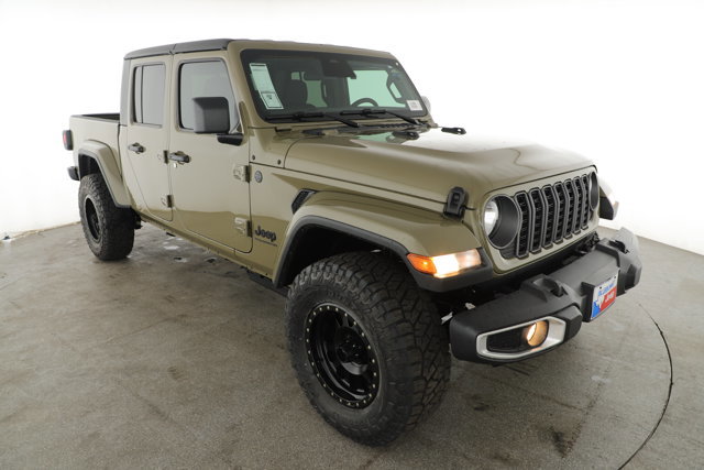 New 2026 Jeep Gladiator Sport image 2