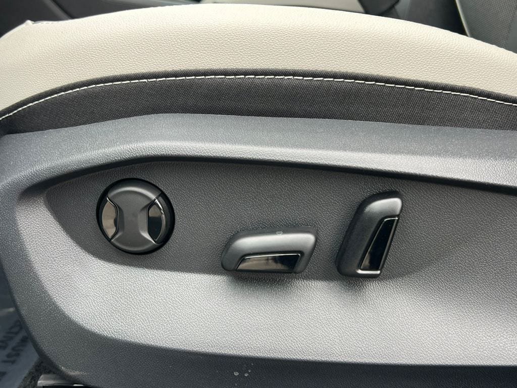 New 2026 Volkswagen Taos SE AWD/4WD image 11