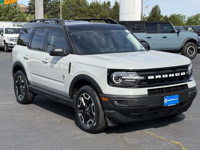 Used 2023 Ford Bronco Sport Outer Banks AWD/4WD image 1