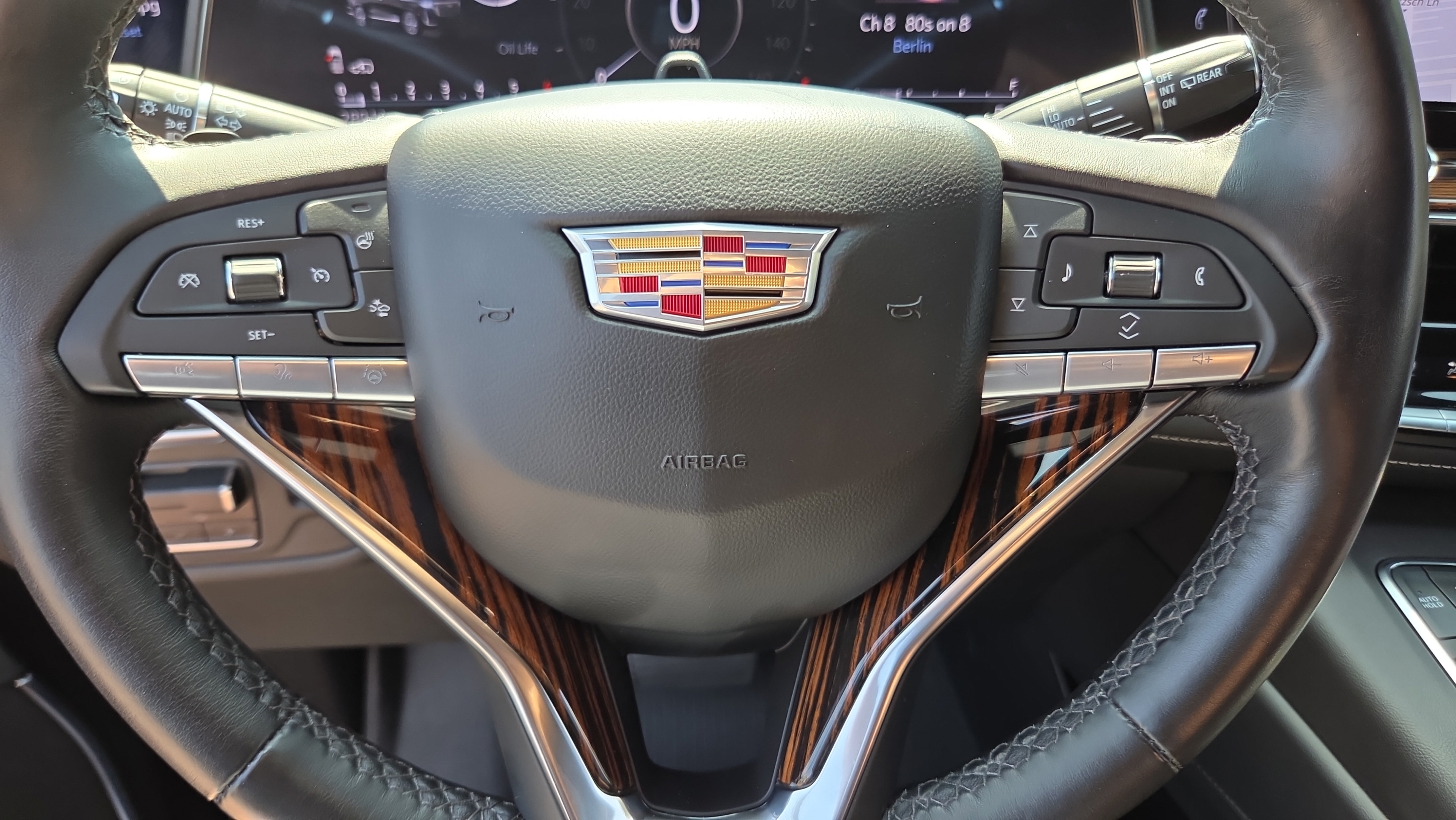Used 2024 Cadillac Escalade Premium Luxury w/ Performance Package AWD/4WD image 25