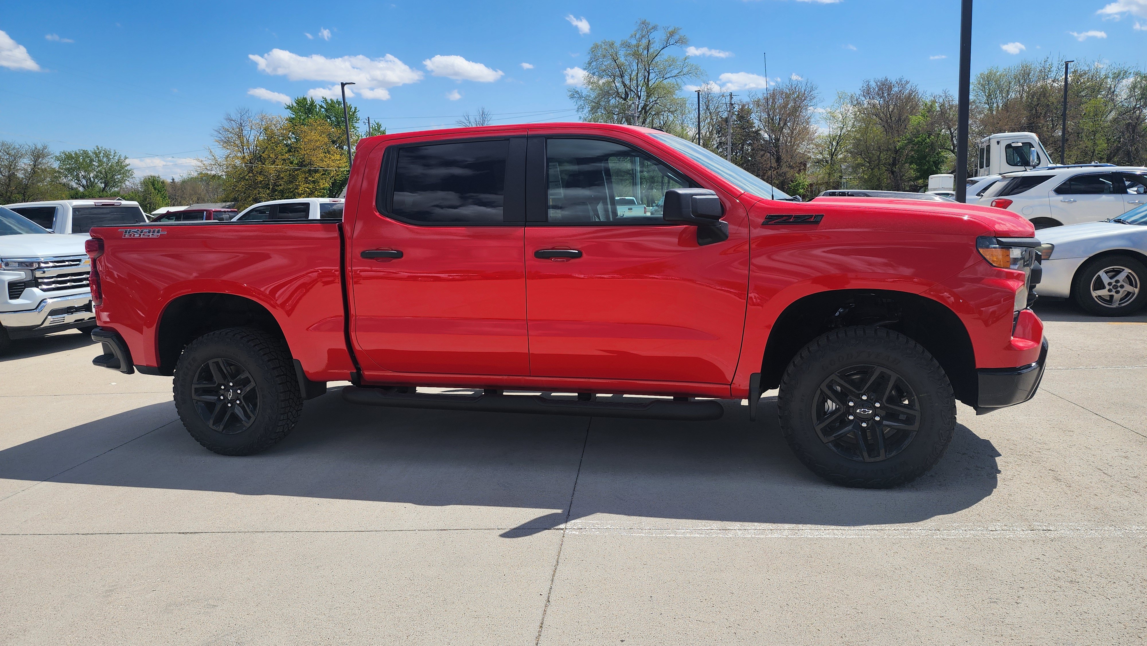 New 2026 Chevrolet Silverado 1500 Custom Trail Boss w/ LPO, Dark Essentials Package AWD/4WD image 4