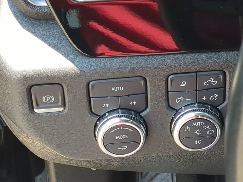 Used 2024 GMC Sierra 1500 SLT image 18