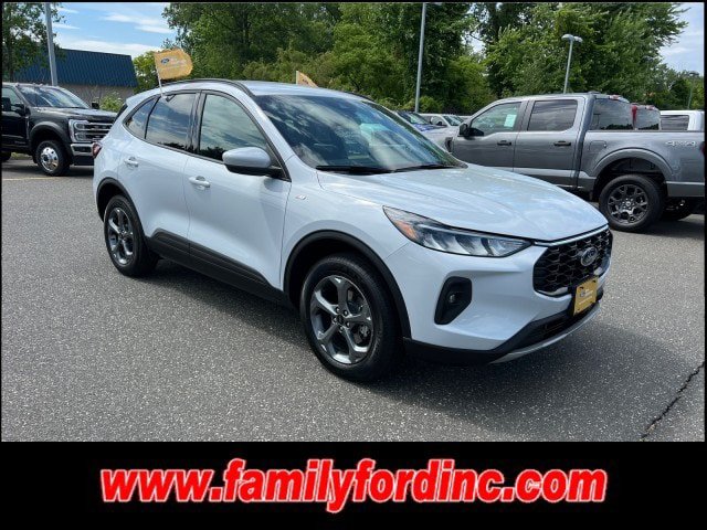 Certified 2025 Ford Escape ST-Line Select AWD/4WD image 1