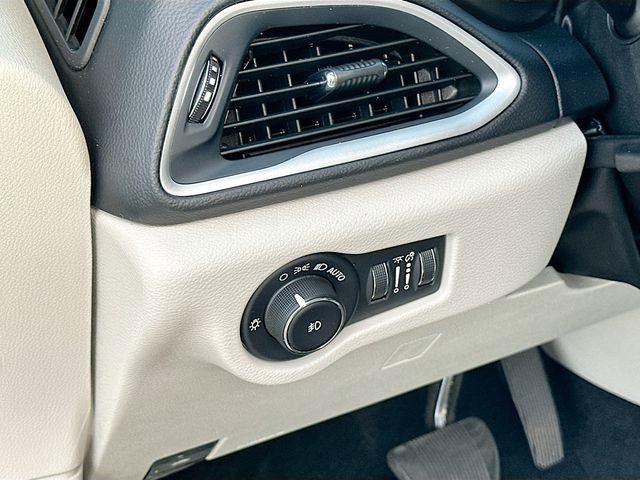 Used 2020 Chrysler Pacifica Touring-L Plus w/ Advanced Safetytec Group image 10