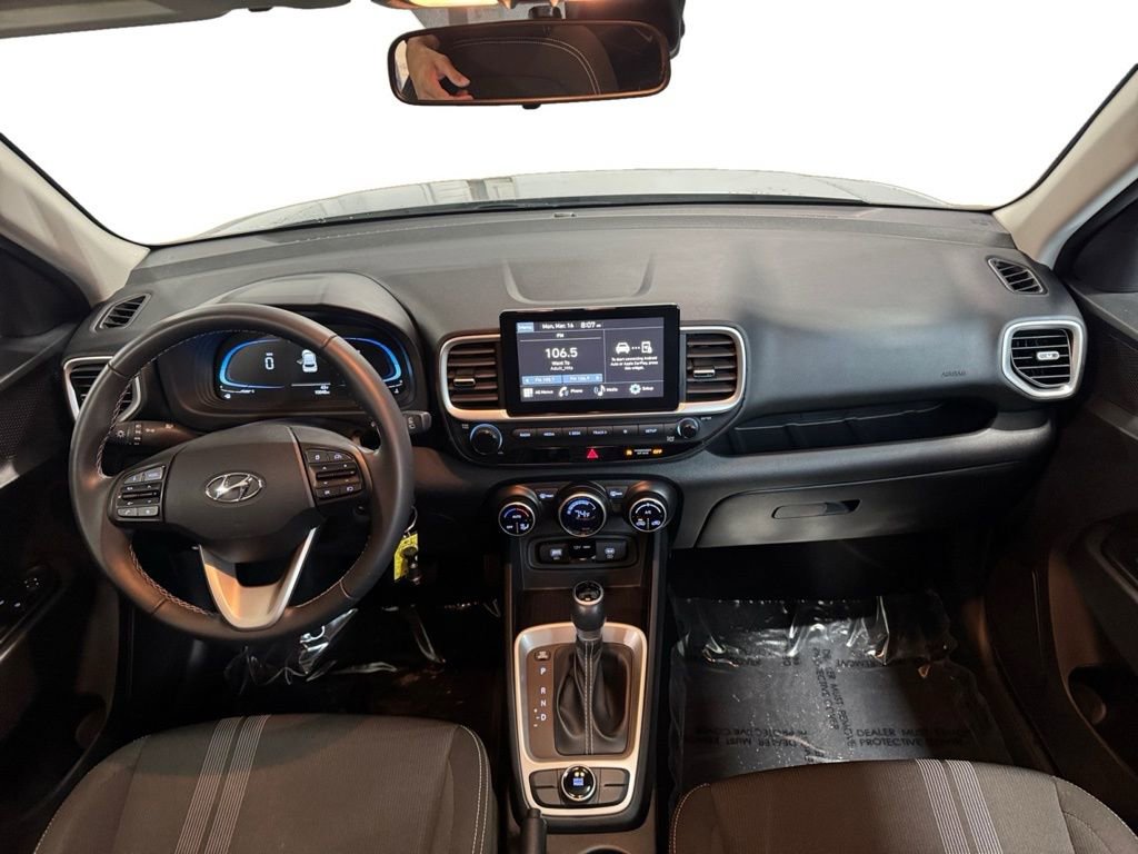 Used 2023 Hyundai Venue SEL FWD image 14