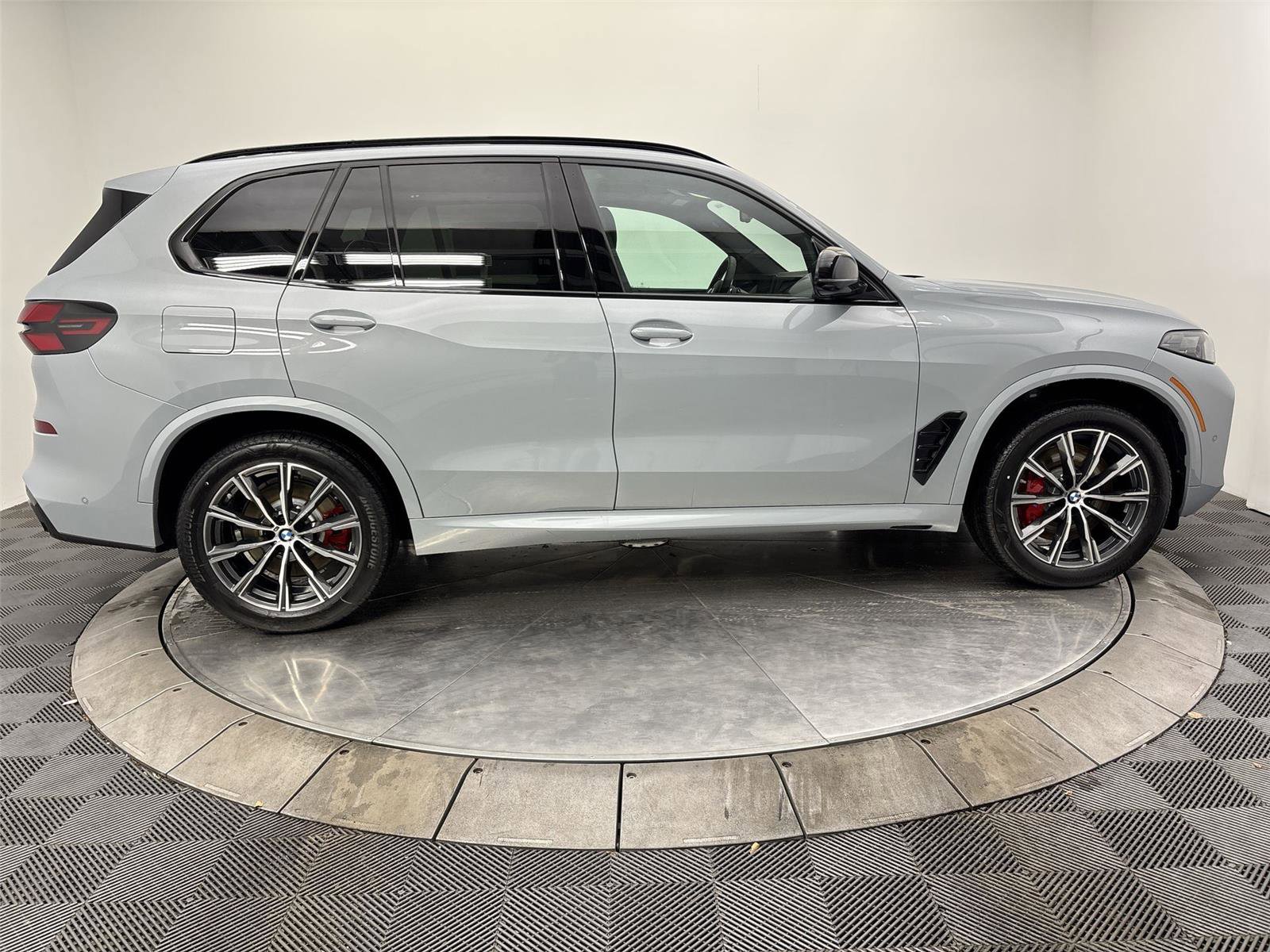 New 2026 BMW X5 M60i image 17