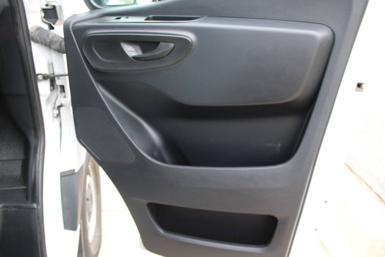 Used 2021 Freightliner Sprinter 2500 RWD image 9