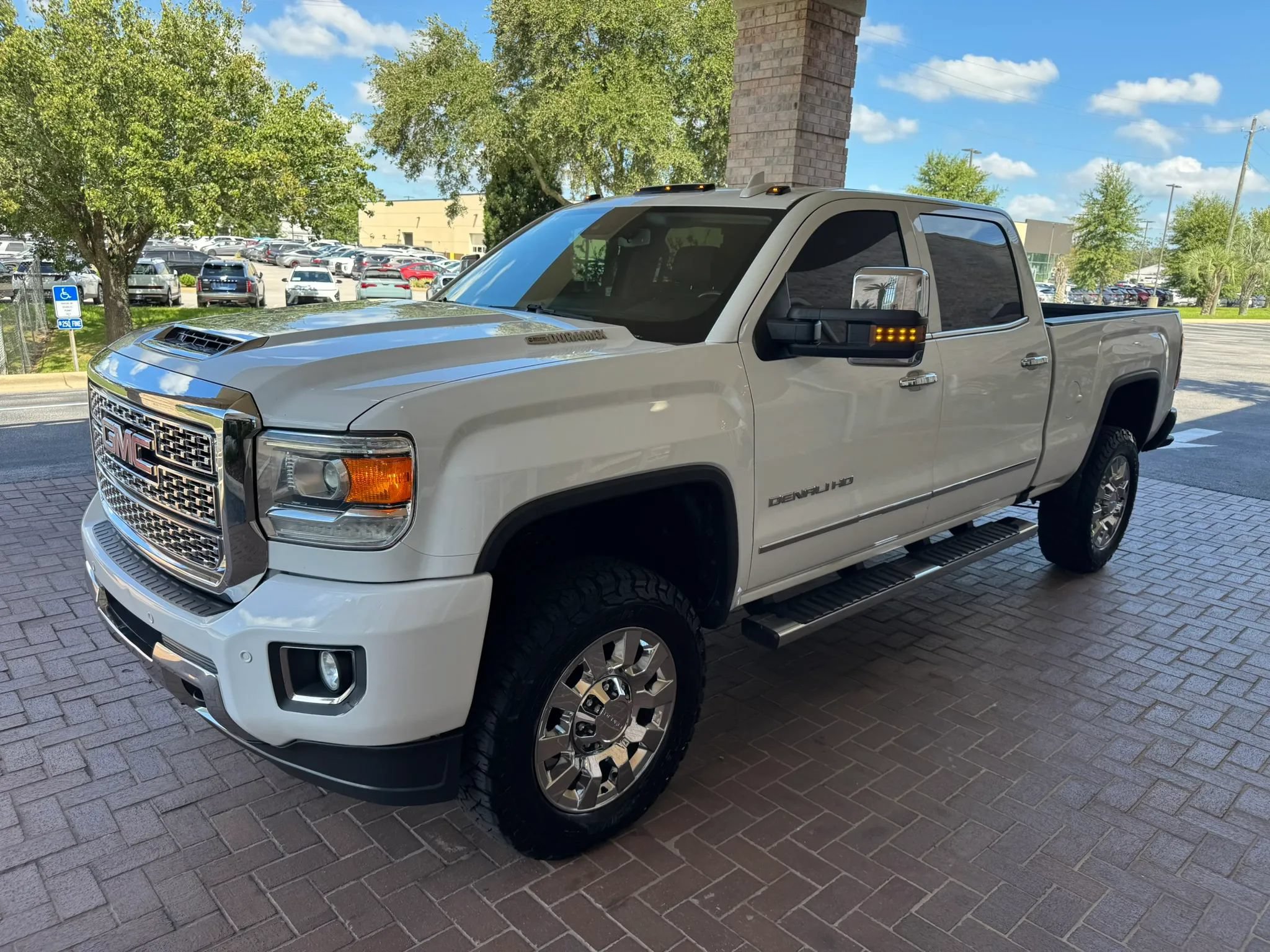 Used 2019 GMC Sierra 2500 Denali w/ Duramax Plus Package AWD/4WD image 34