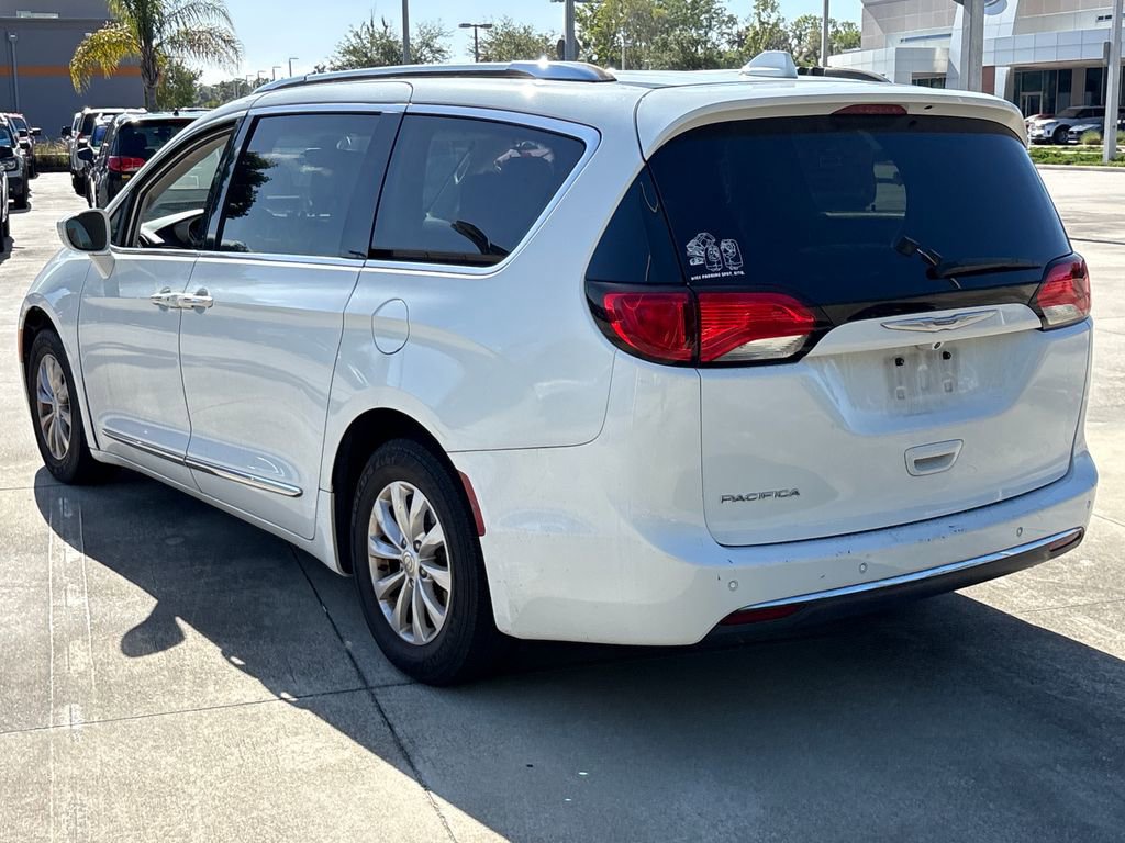 Used 2018 Chrysler Pacifica Touring-L FWD image 6