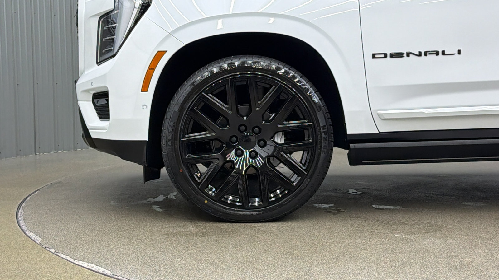 Used 2026 GMC Yukon Denali w/ Sun & Power Step Package AWD/4WD image 9