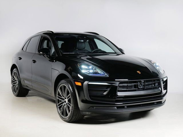 Certified 2026 Porsche Macan AWD/4WD image 7