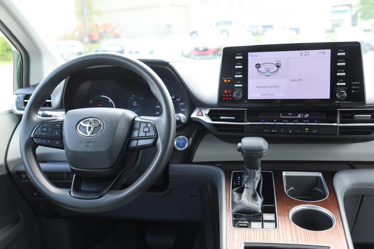 Used 2023 Toyota Sienna LE FWD image 24