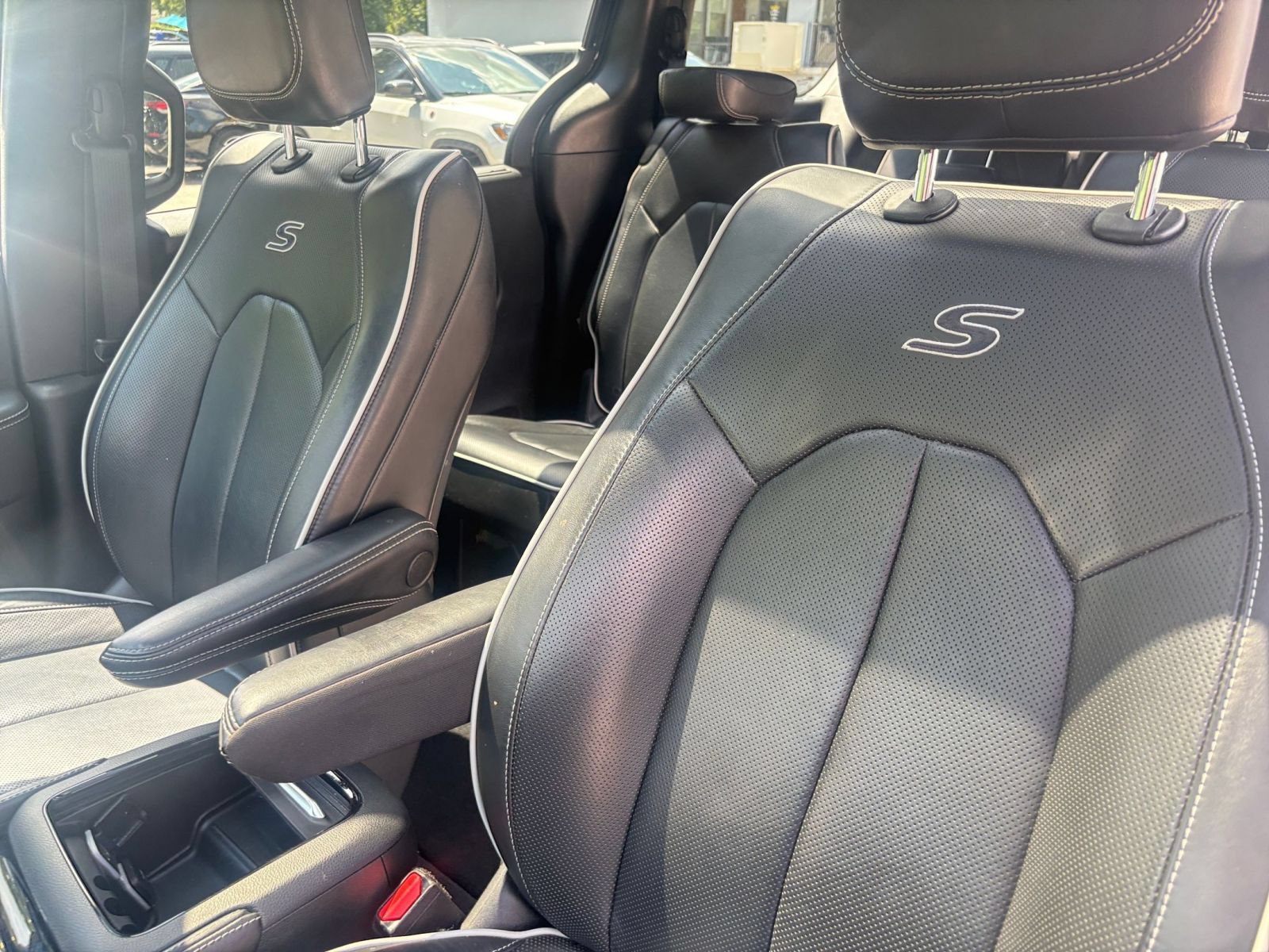 Used 2025 Chrysler Pacifica Limited FWD image 39