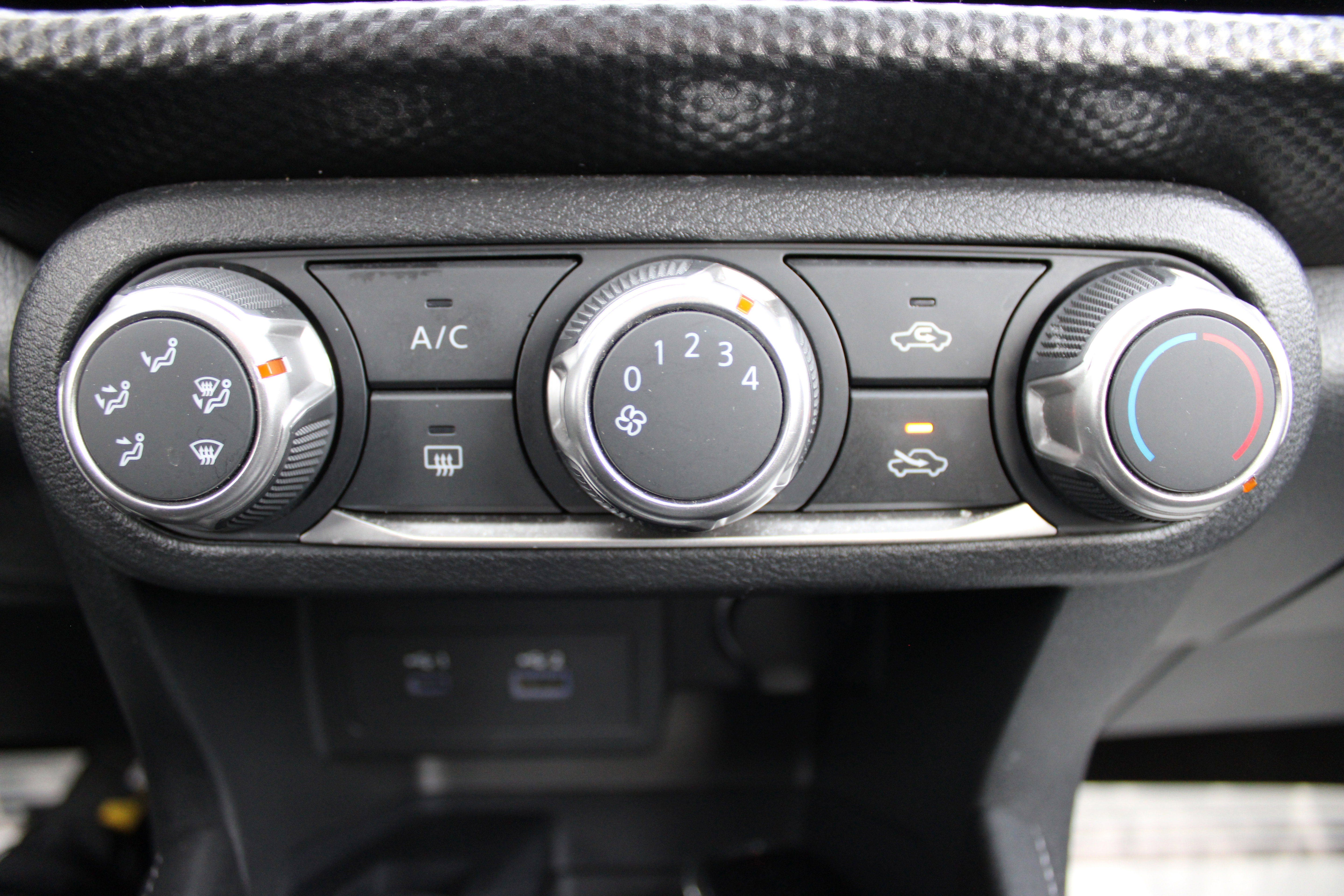 Certified 2024 Nissan Kicks SV image 18