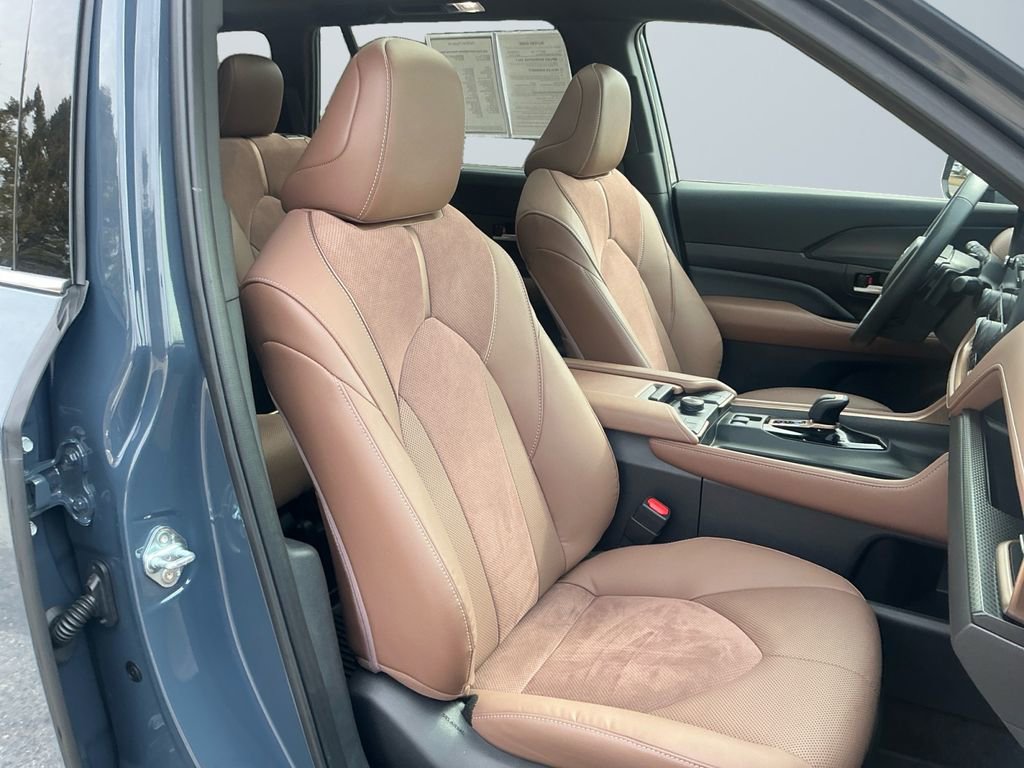 Used 2025 Toyota Grand Highlander MAX Platinum image 17