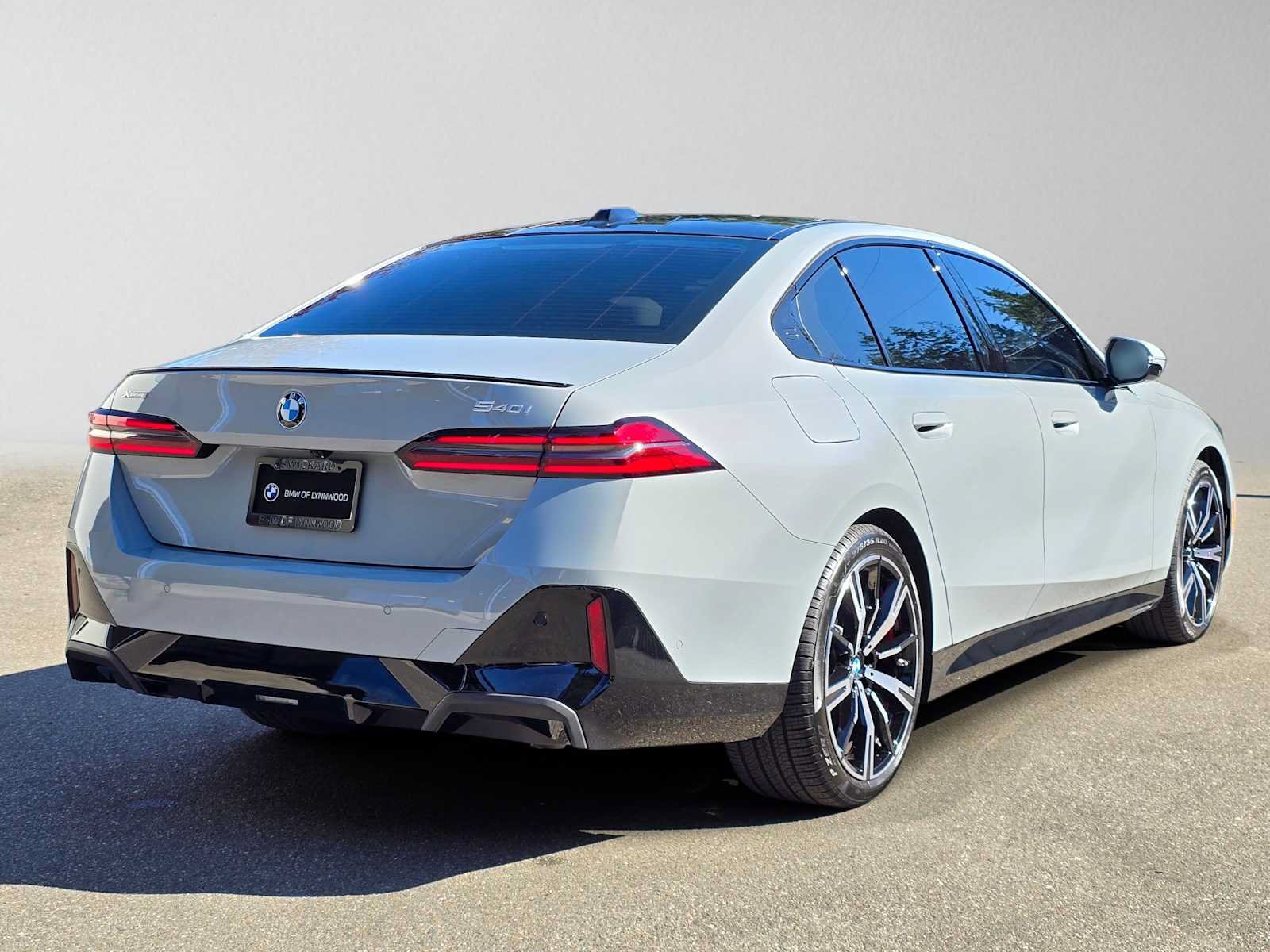 Used 2026 BMW 540i xDrive w/ Executive Package AWD/4WD image 3