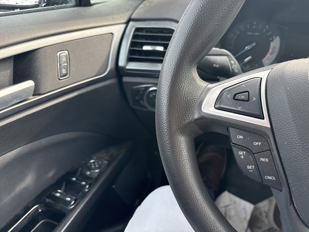 Used 2015 Ford Fusion SE image 15
