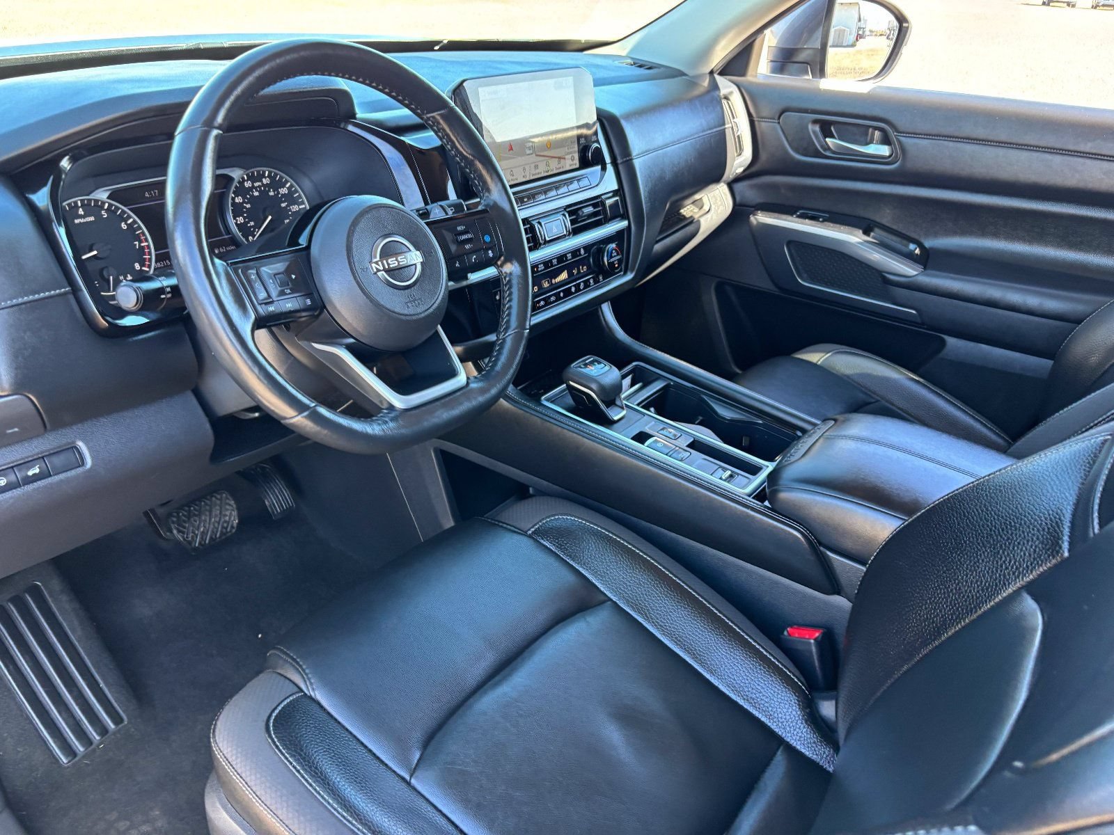 Certified 2023 Nissan Pathfinder SL FWD image 19
