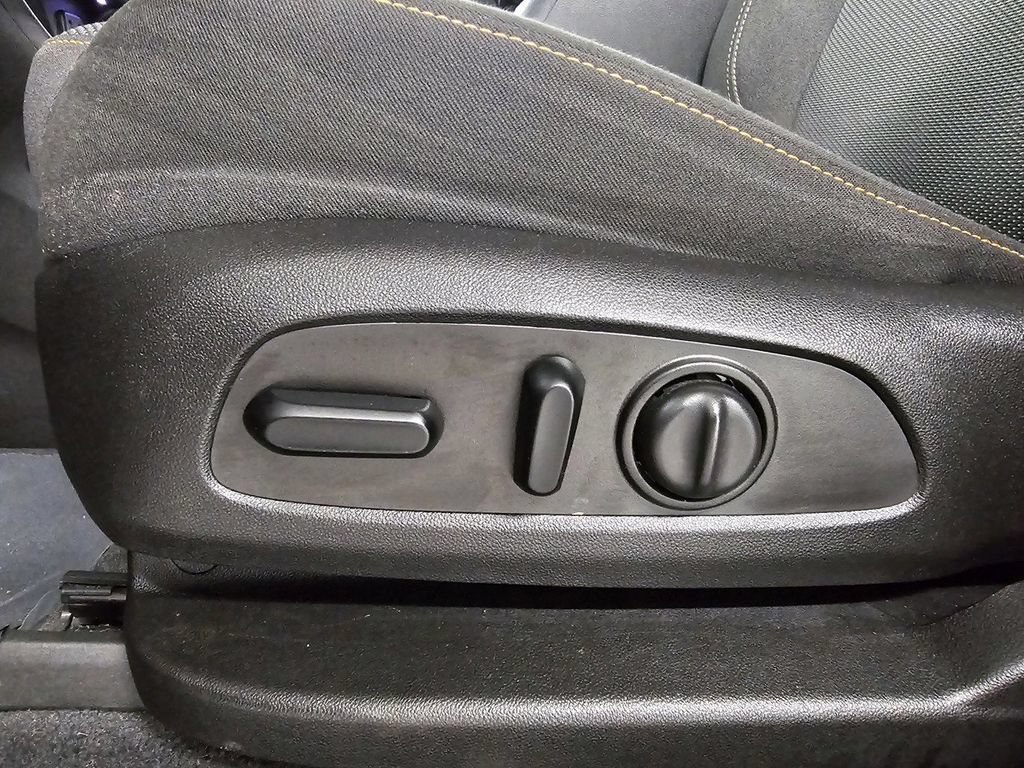 Used 2019 Chevrolet Traverse LT FWD image 16
