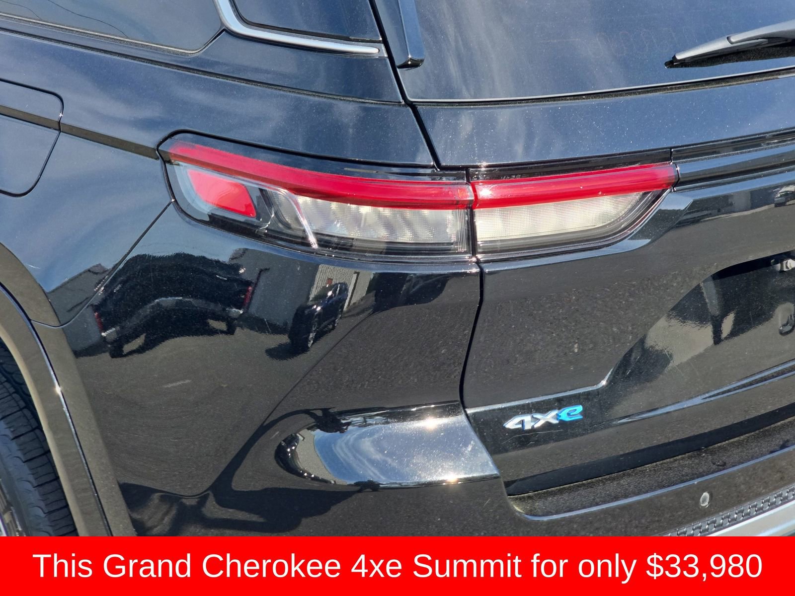 Used 2022 Jeep Grand Cherokee Summit w/ Advanced Protech Group IV AWD/4WD image 43