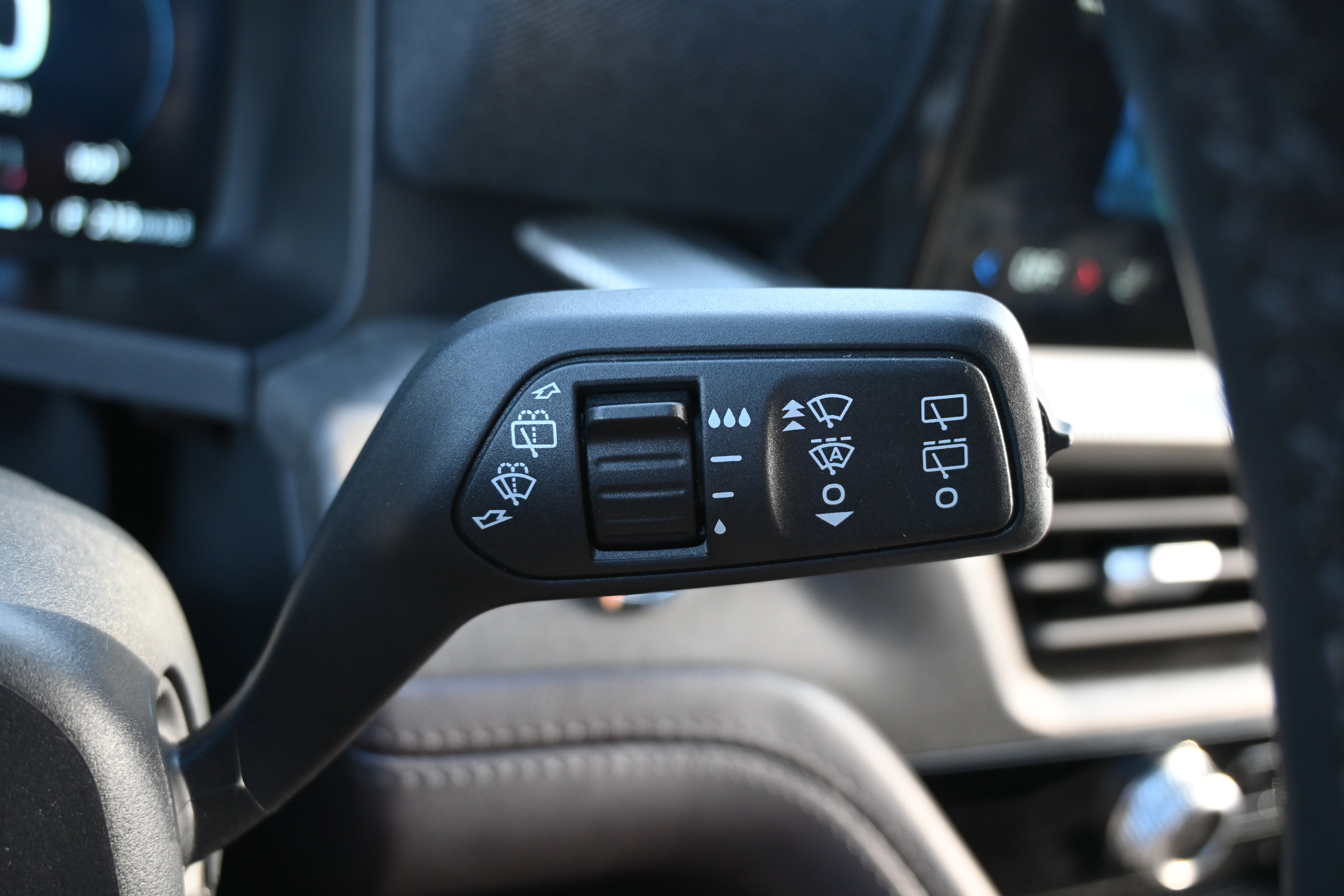 Used 2025 Ford Explorer Platinum w/ LUX Leather Package image 22