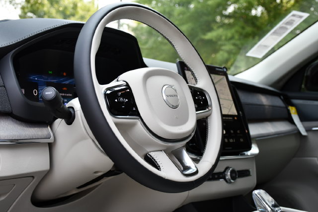 New 2026 Volvo XC90 T8 Ultra w/ Protection Package Premier AWD/4WD image 12