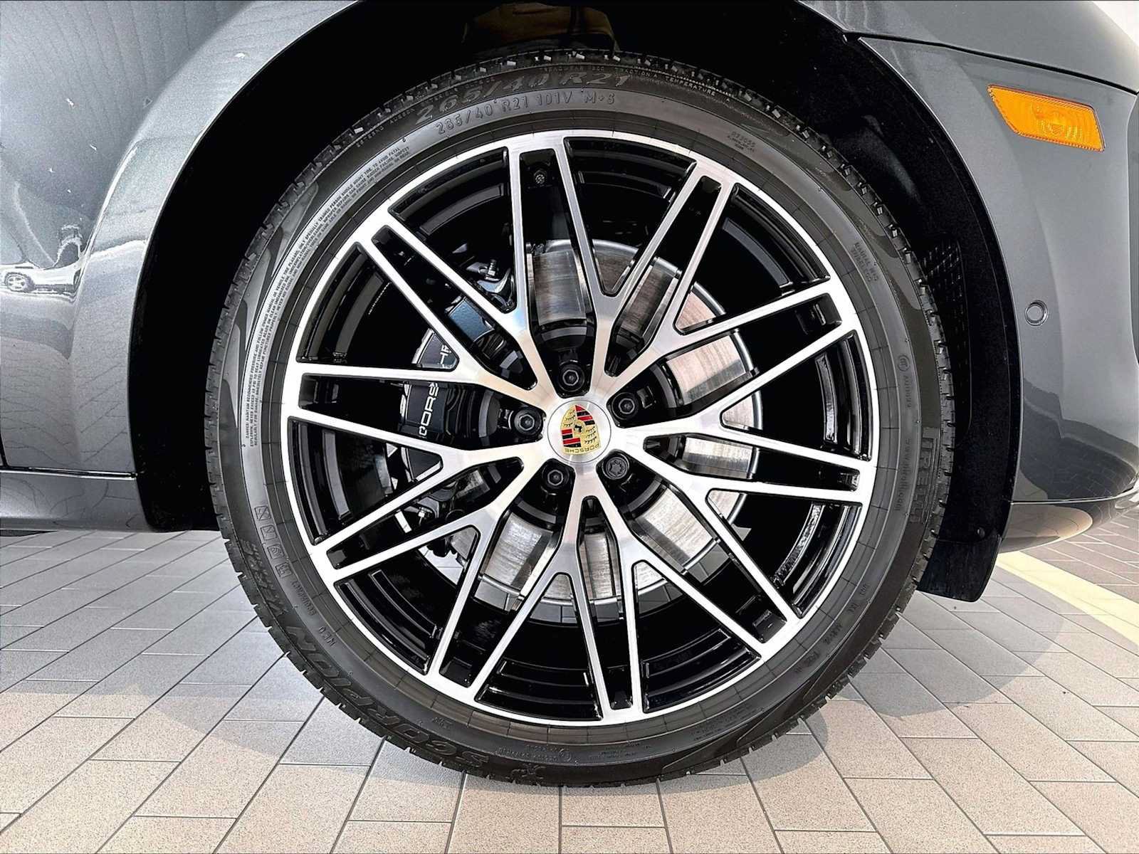 Used 2026 Porsche Macan GTS AWD/4WD image 14
