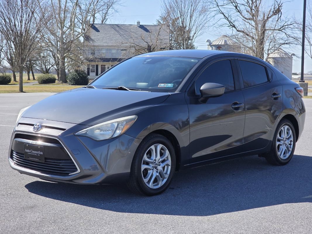 Used 2017 Toyota Yaris iA image 4