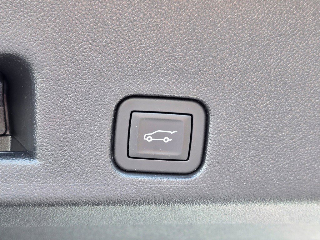 Certified 2025 Chevrolet Traverse LT image 14