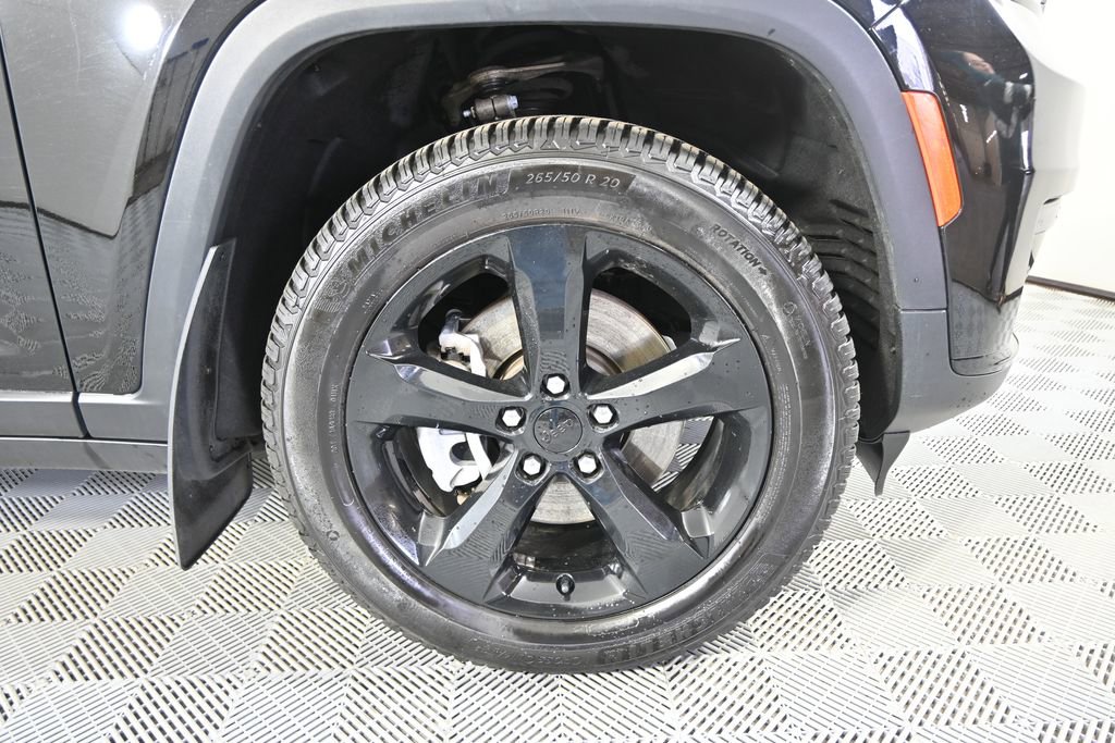 Used 2022 Jeep Grand Cherokee L Laredo image 11